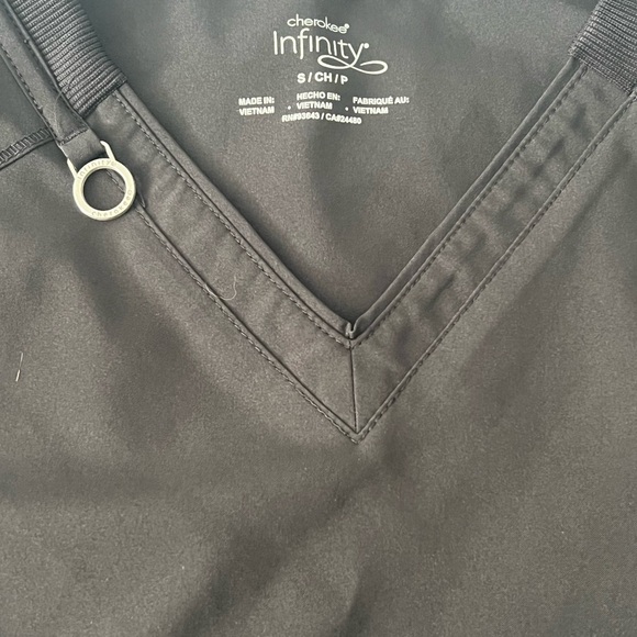 Cherokee infinity  scrub top - Small - Picture 2 of 2